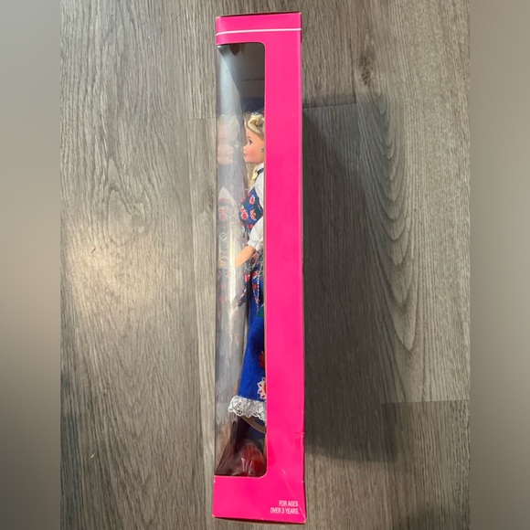 COLLECTOR EDITION NORWEGIAN BARBIEπΉ - Picture 5 of 8